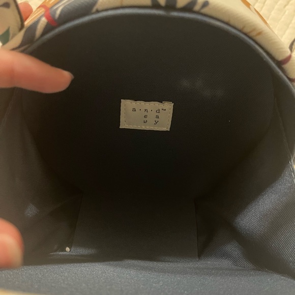 Cross Body Floral Bag - Picture 3 of 3